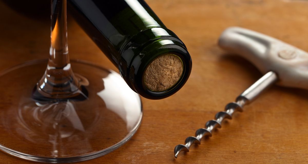 如果没有开瓶器,红酒怎样开?