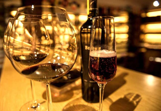 想要开家红酒店怎么做?