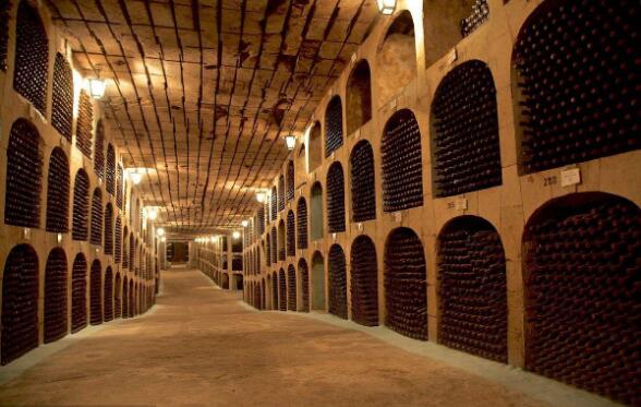 丰城市做红酒代理的生意容易吗?