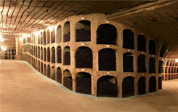 怎么在玉林开进口红酒加盟店？