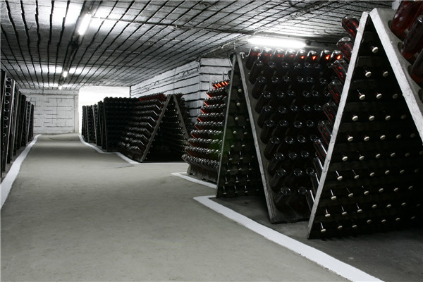 新手如何在濮阳开红酒加盟店？