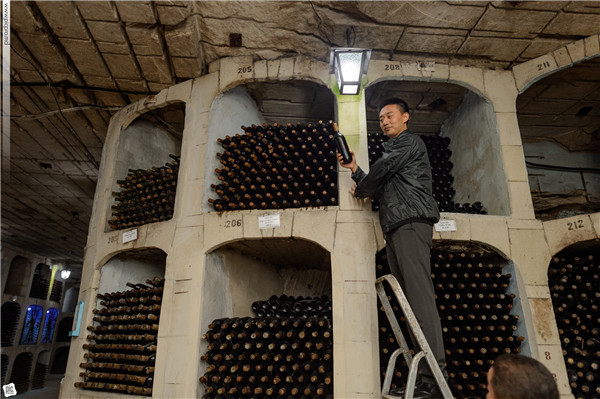 鹤壁市的红酒加盟店要如何选址？