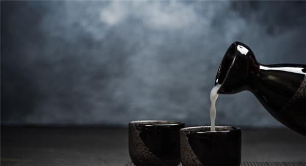 为什么现在人们喝中低档白酒都不温酒了?