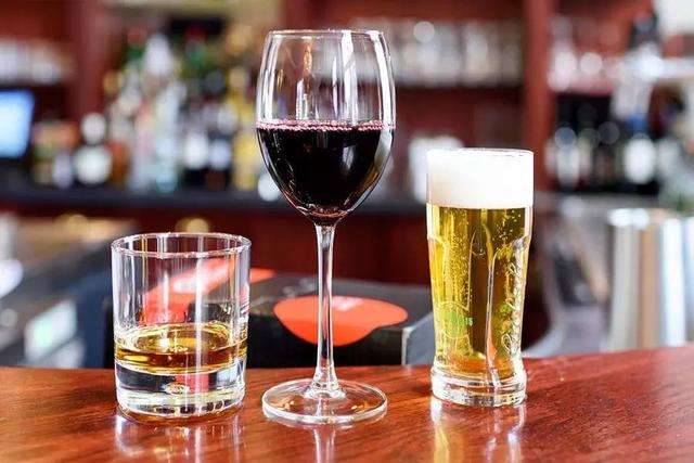 葡萄酒、白酒和啤酒哪个热量更高?