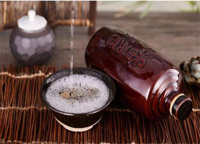 为什么很多高端白酒定制要用瓷瓶装?