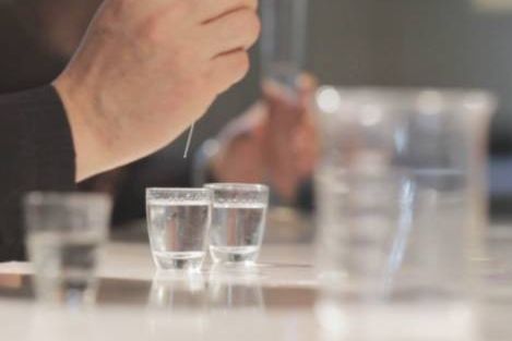 中低档白酒和大蒜一起泡有什么功效?