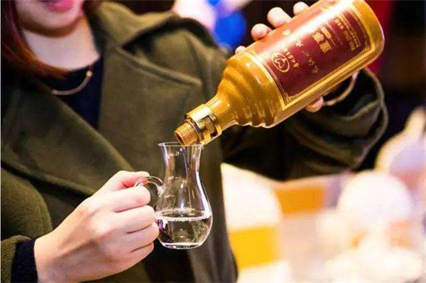 喝高端白酒定制有哪些好处?
