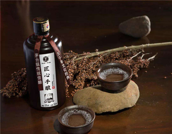 如何看中低档白酒的酒标?