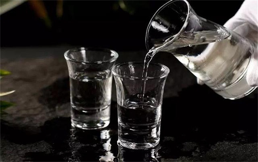 贵州除了茅台还盛产哪些中低档白酒？