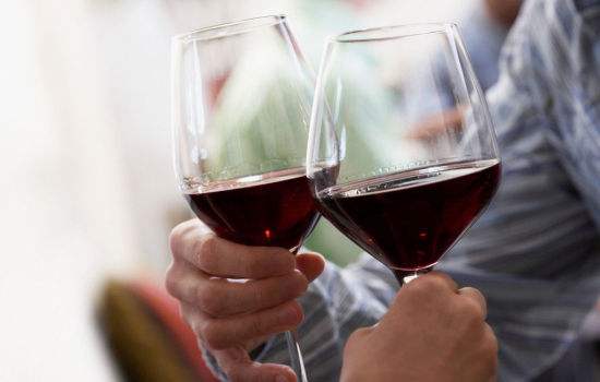 如何在红酒酒庄品酒会上正确的品酒？