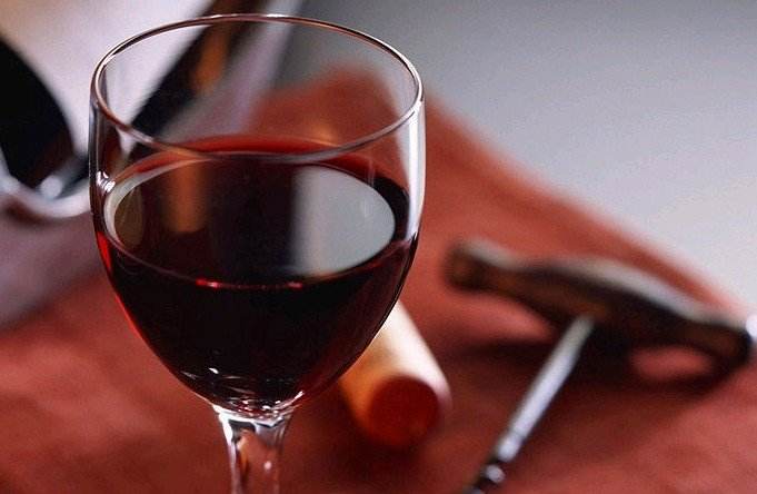 品鉴葡萄酒的正确流程是怎样的？