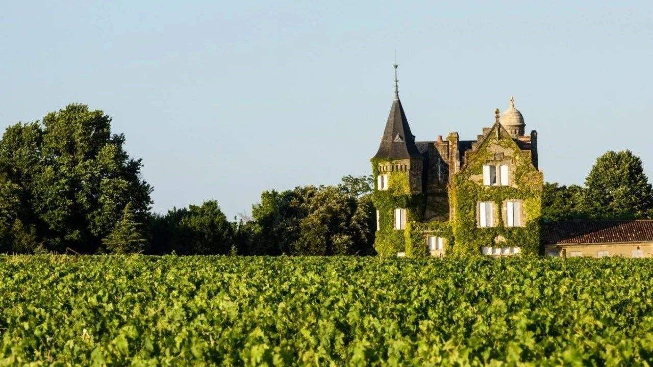 你知道法国著名的八大红酒酒庄排名吗？