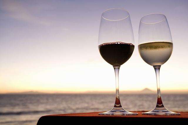 白酒和红酒混在一起喝会有怎样的现象?