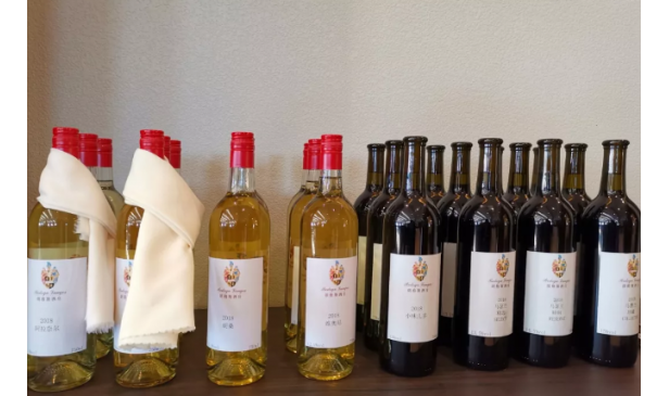 朗格斯酒庄是如何定位的?产品有几大系列?